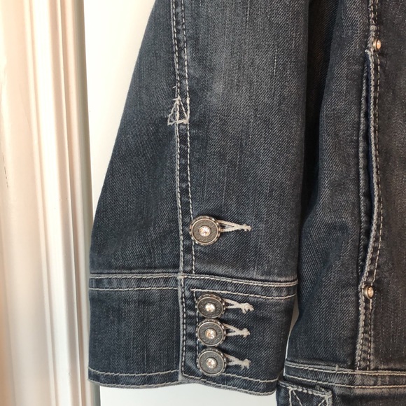 Chicos denim jacket. 3/4 quarter sleeves. - Picture 2 of 3